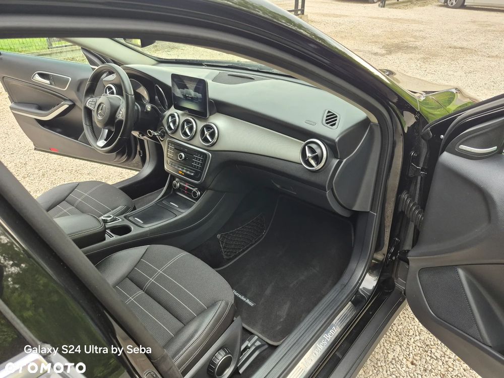 Mercedes-Benz GLA 200 7G-DCT - 21