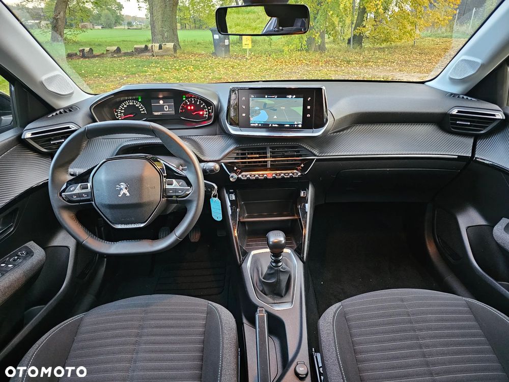 Peugeot 208 - 8