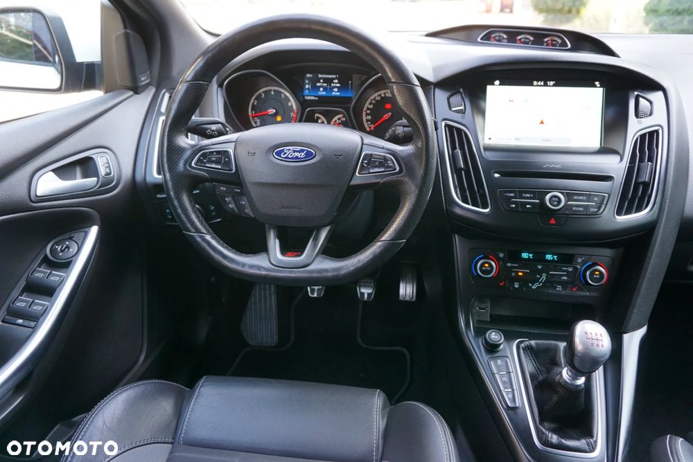 Ford Focus Turnier 2.0 EcoBoost ST mit Leder-Sport-Paket - 19