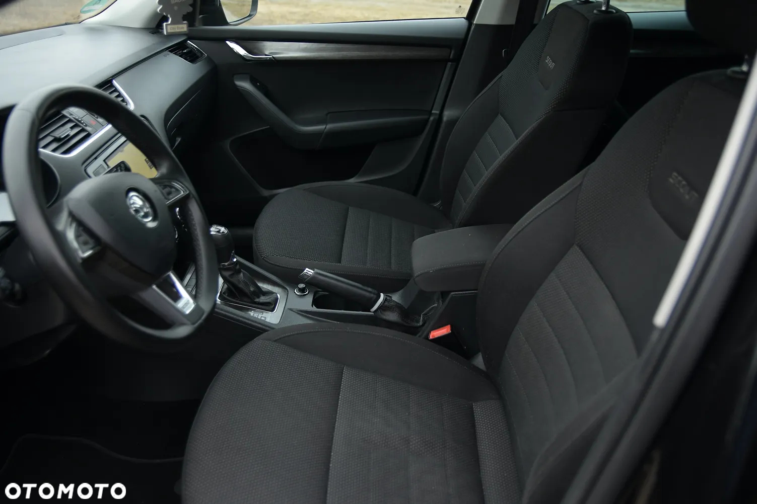 Skoda Octavia Combi 2.0 TDI 4x4 DSG Scout - 29