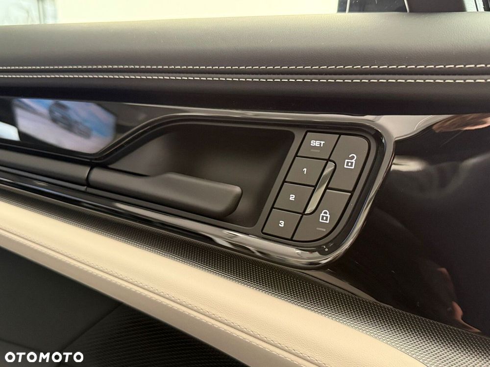 Porsche Panamera - 16