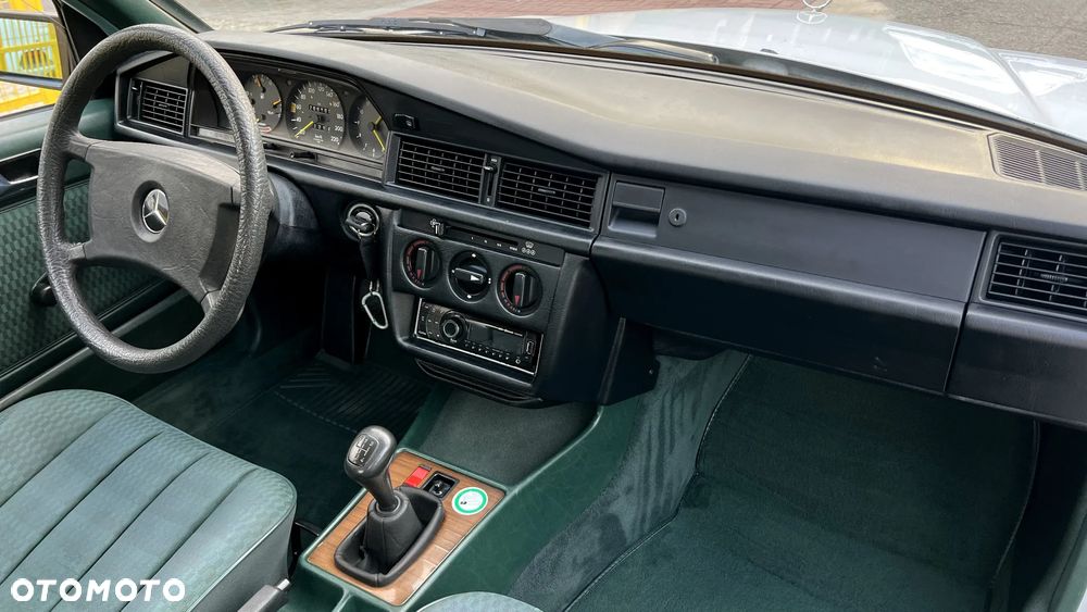 Mercedes-Benz W201 (190) - 6