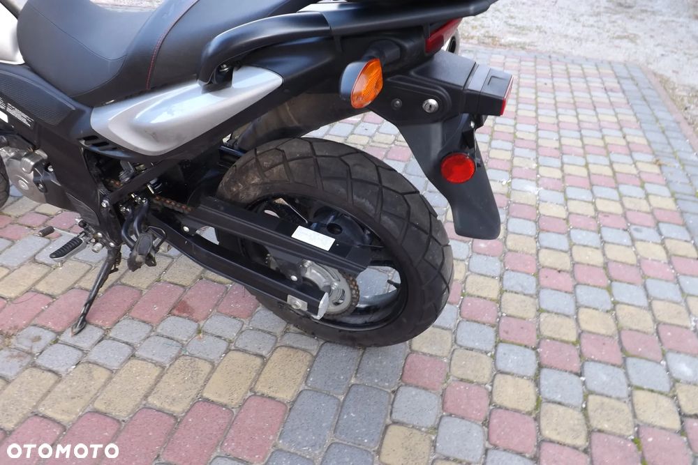 Suzuki V-STROM - 16