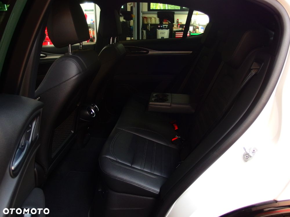 Alfa Romeo Stelvio 2.0 Turbo Veloce Q4 - 12
