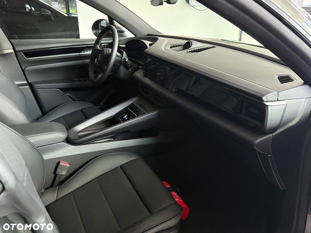Porsche Macan - 24