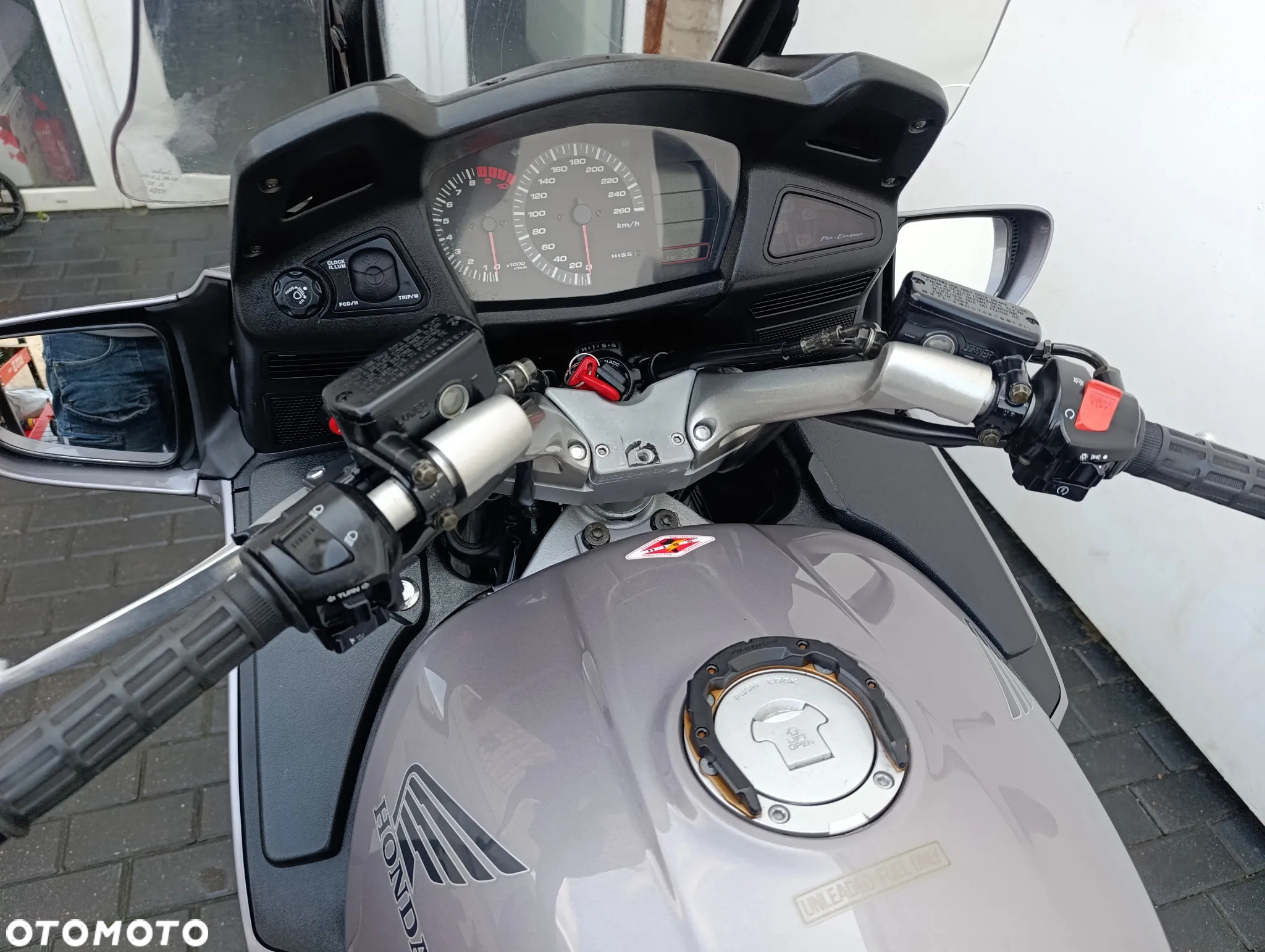 Honda ST - 16