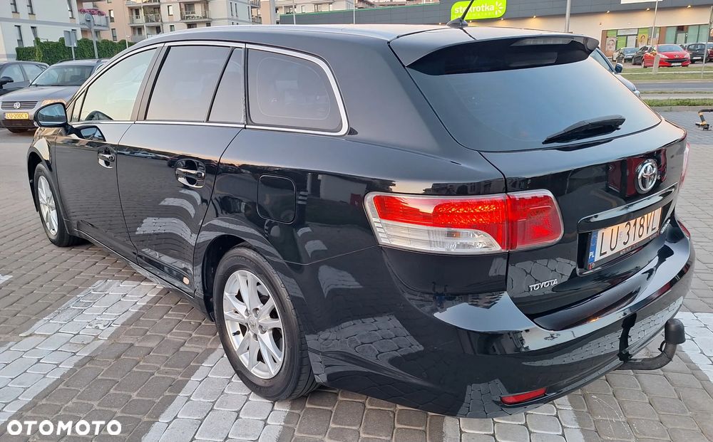 Toyota Avensis - 2