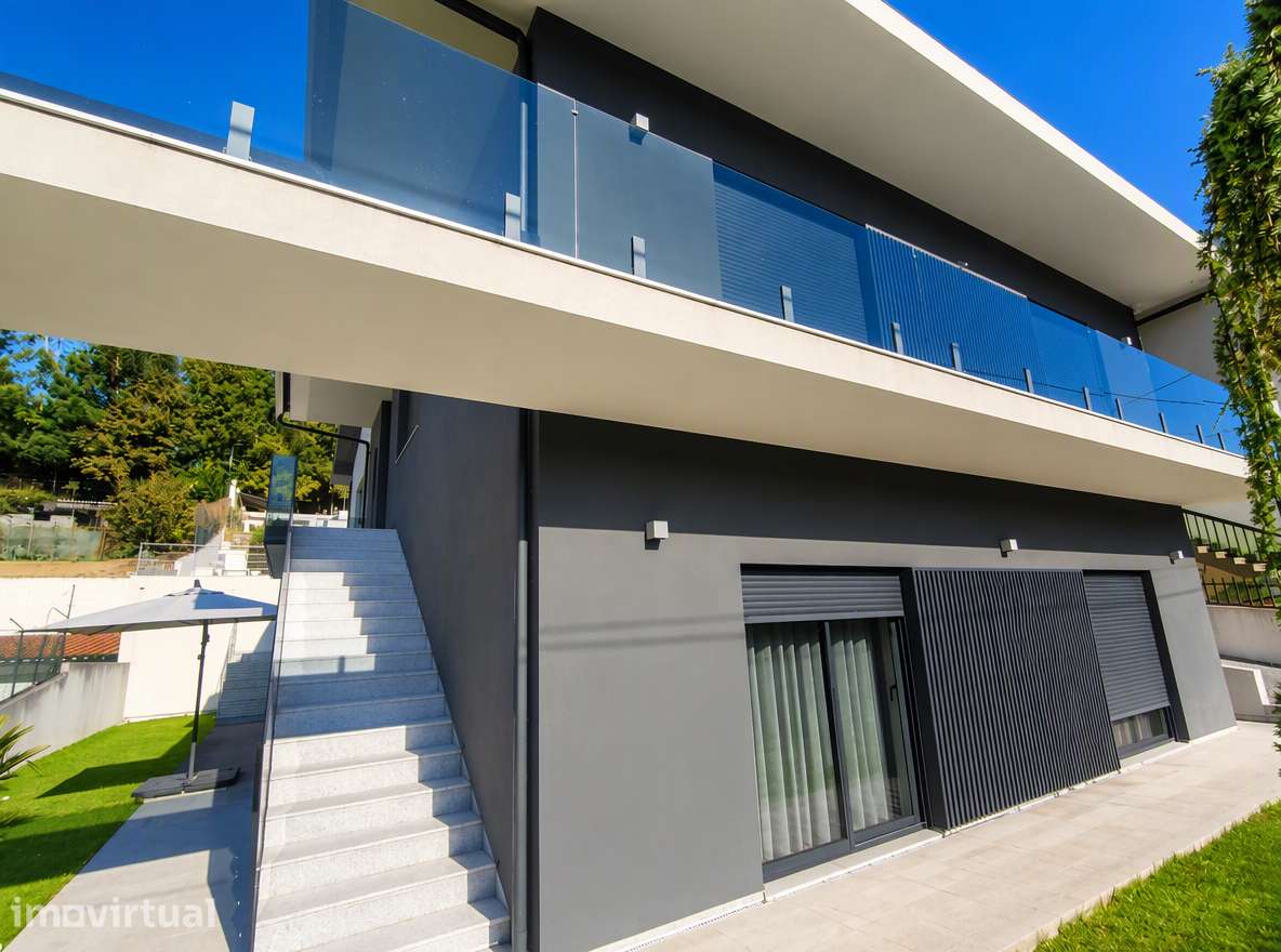 Moradia Bifamiliar Renovada com Piscina em Guimarães - Grande imagem: 3/60