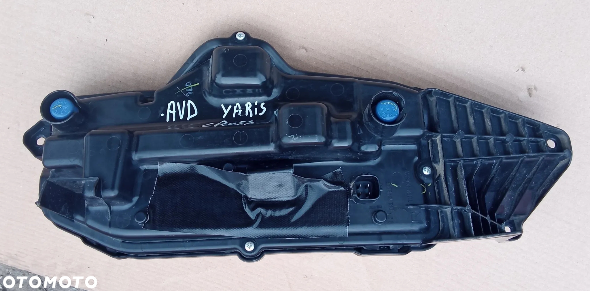 Halogen prawy przód toyota Yaris cross 21≥ led - 2