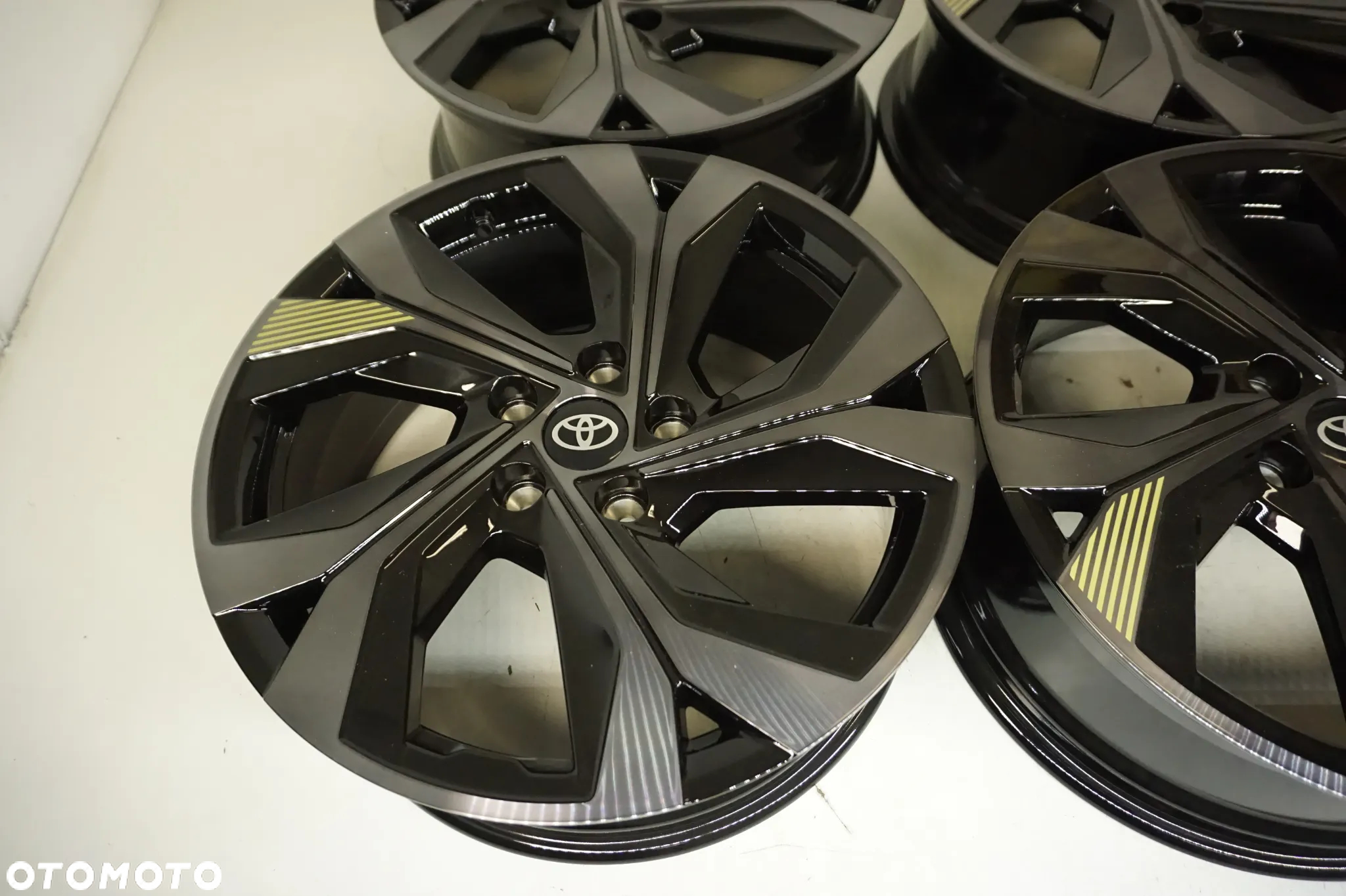 FELGI 18 TOYOTA RAV 4 CHR AURIS CAMRY COROLLA AVENSIS PRIUS PREVIA YARIS IV CROSS 5X114,3 - 4