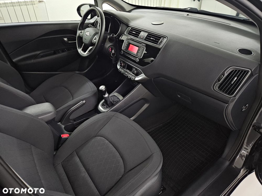 Kia Rio 1.2 L - 8