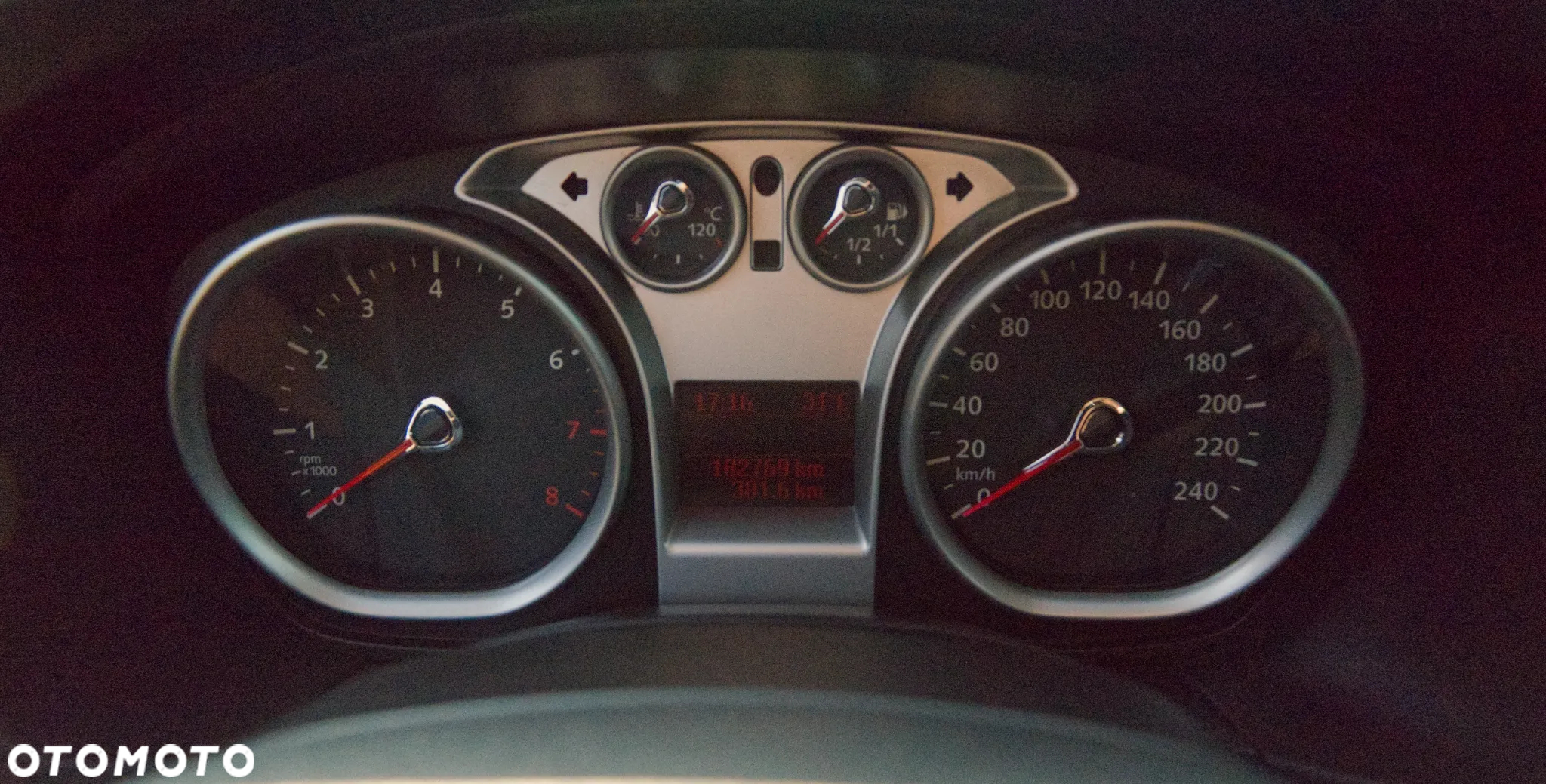 Ford Focus 2.0 16V Titanium - 13