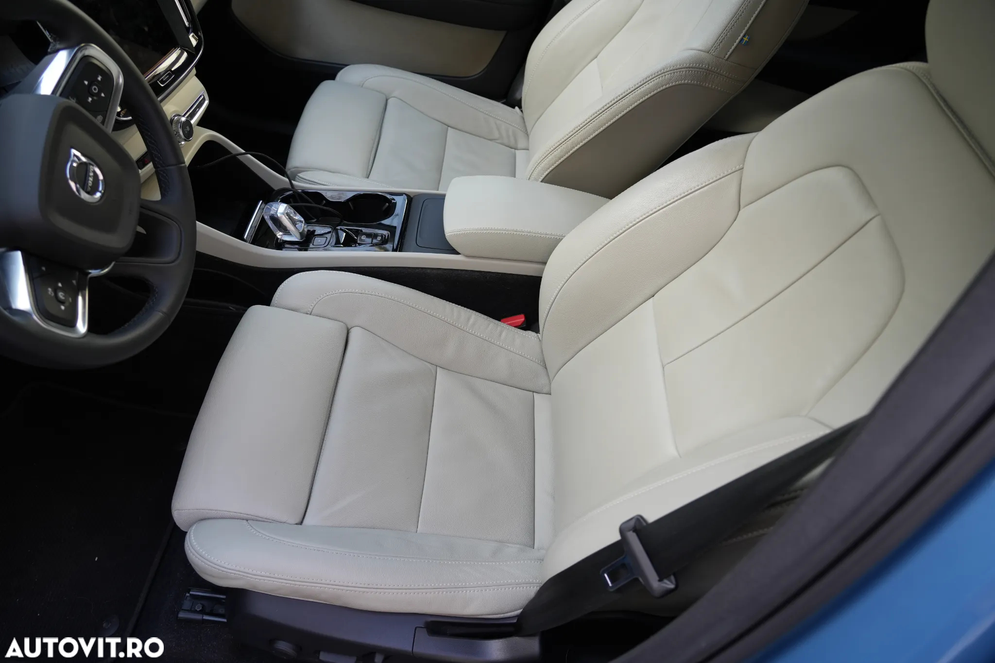 Volvo XC 40 B3 AT FWD MHEV Plus Dark - 18