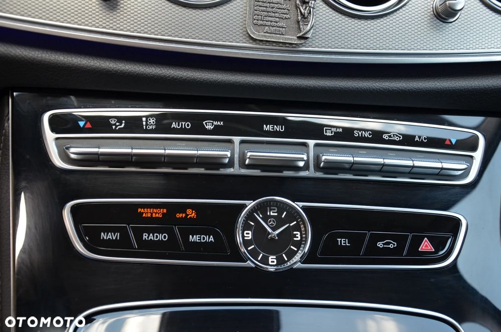 Mercedes-Benz Klasa E 220 d 9G-TRONIC - 22