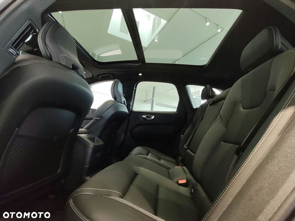 Volvo XC 60 T6 Plug-In Hybrid AWD Ultra Dark - 30