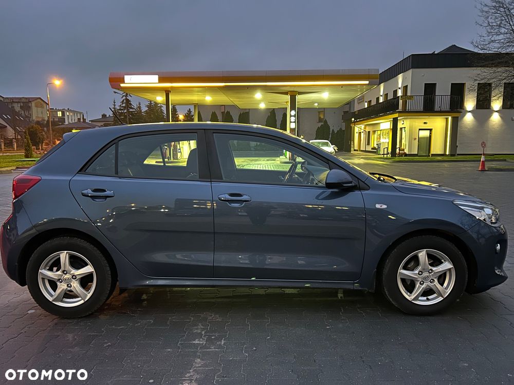 Kia Rio 1.2 L - 5