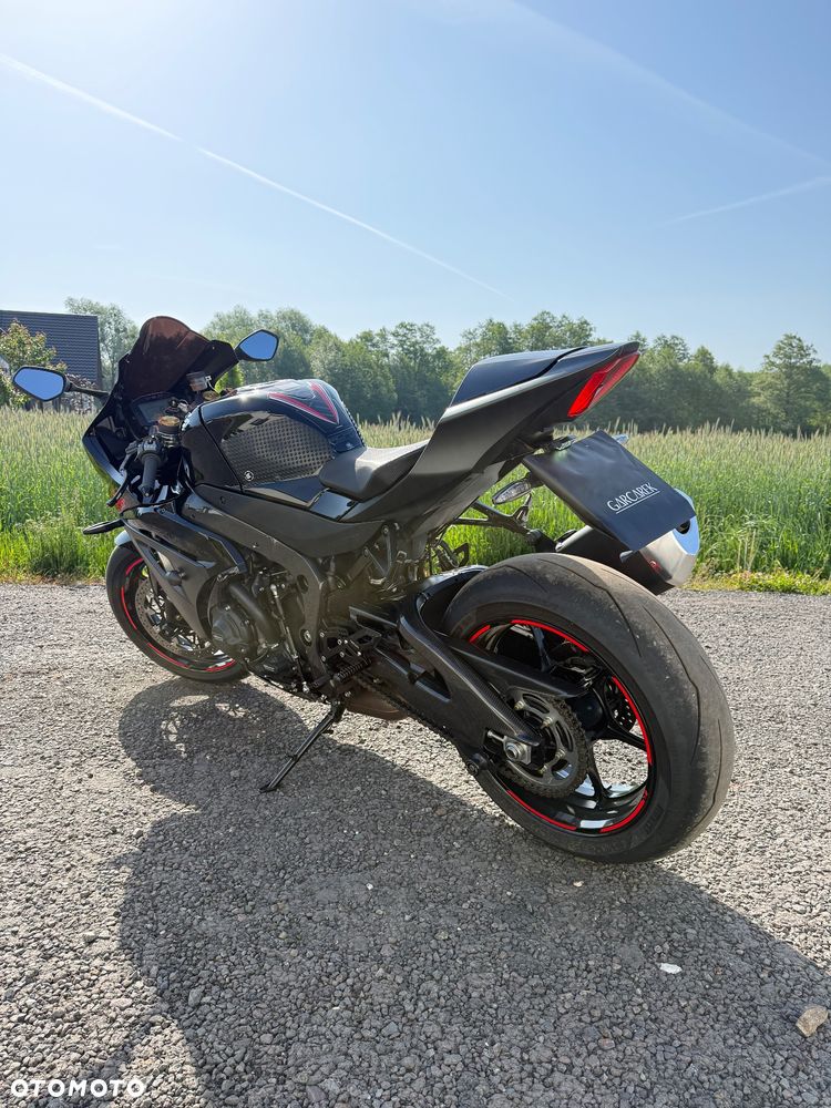 Suzuki GSX-R - 6
