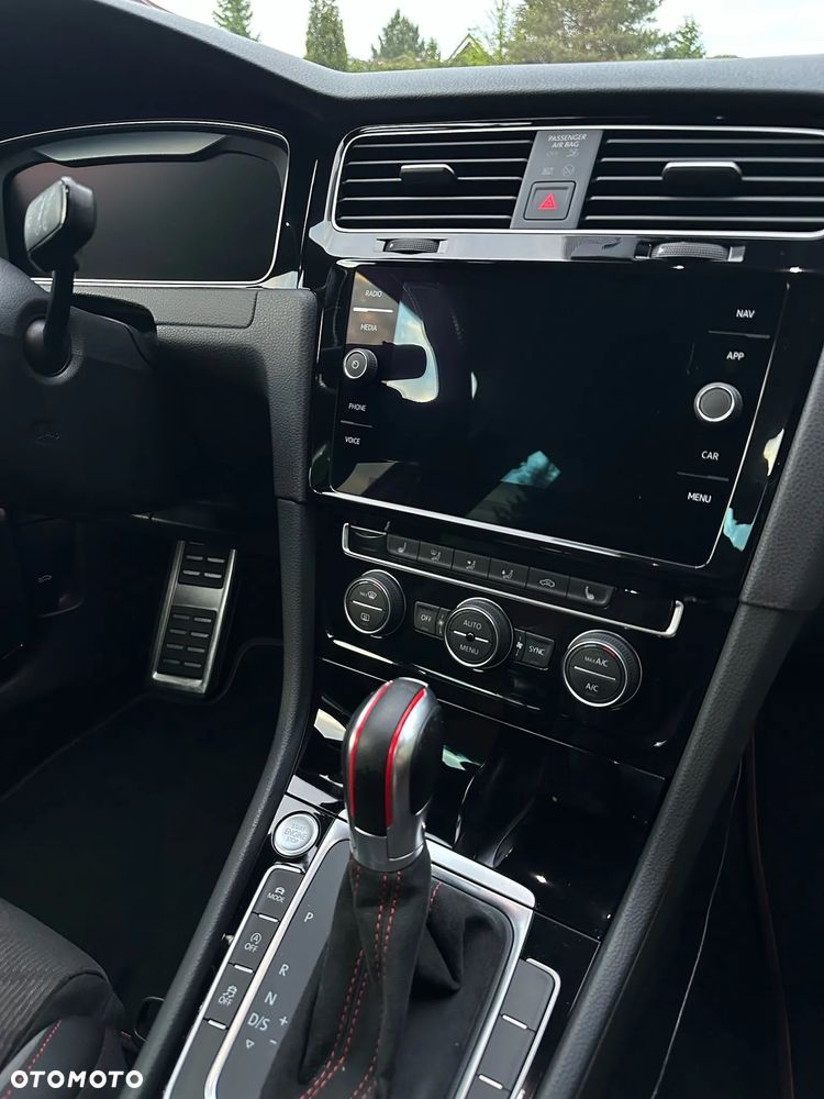 Volkswagen Golf - 14