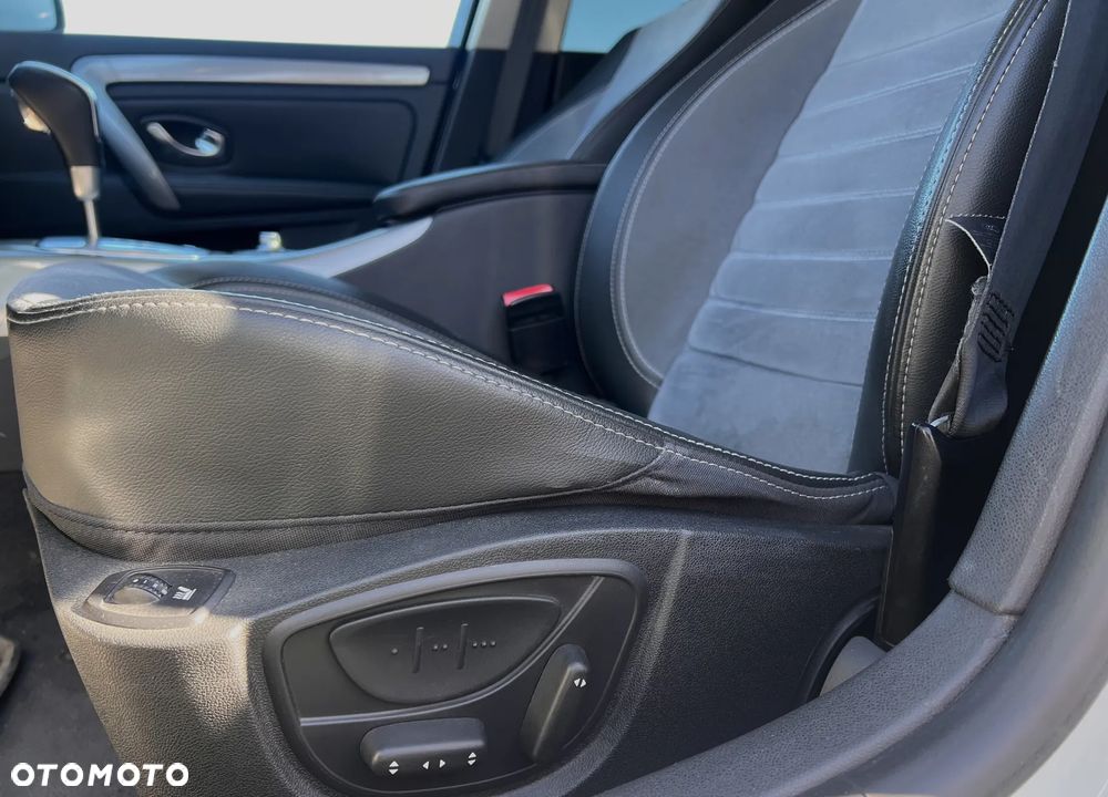 Renault Laguna 2.0 dCi Initiale ESM - 17