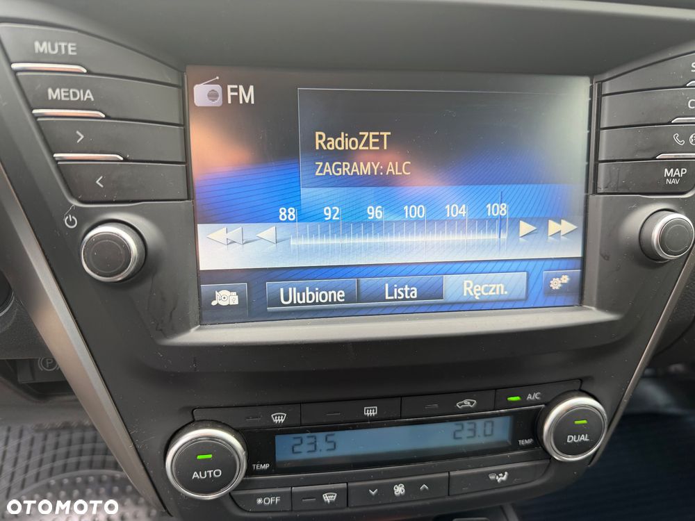 Toyota Avensis 2.0 Selection MS - 14