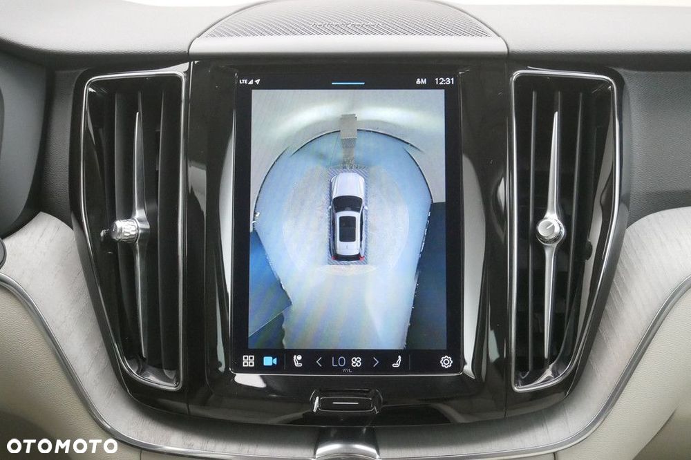 Volvo XC 60 B5 B AWD Plus Bright - 22
