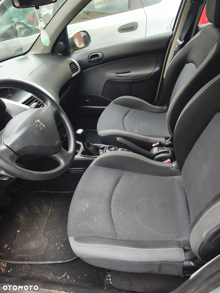 Peugeot 206 plus - 11