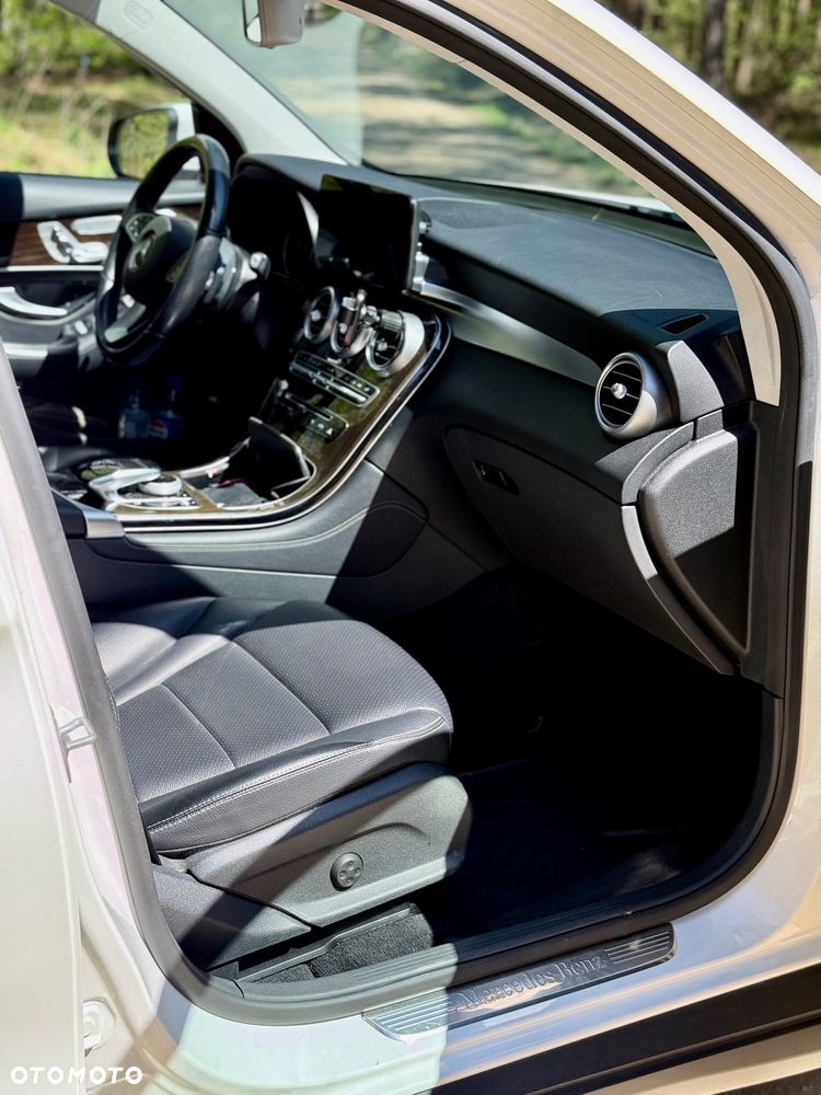 Mercedes-Benz GLC 300 4Matic 9G-TRONIC - 9