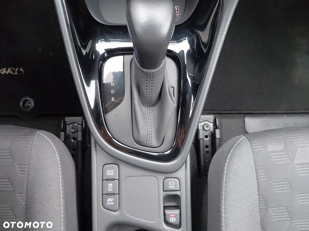 Toyota Yaris Hybrid 1.5 Style - 27