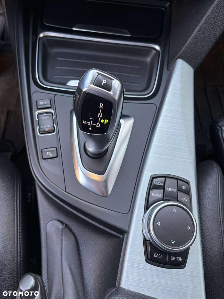 BMW Seria 3 325d M Sport - 27