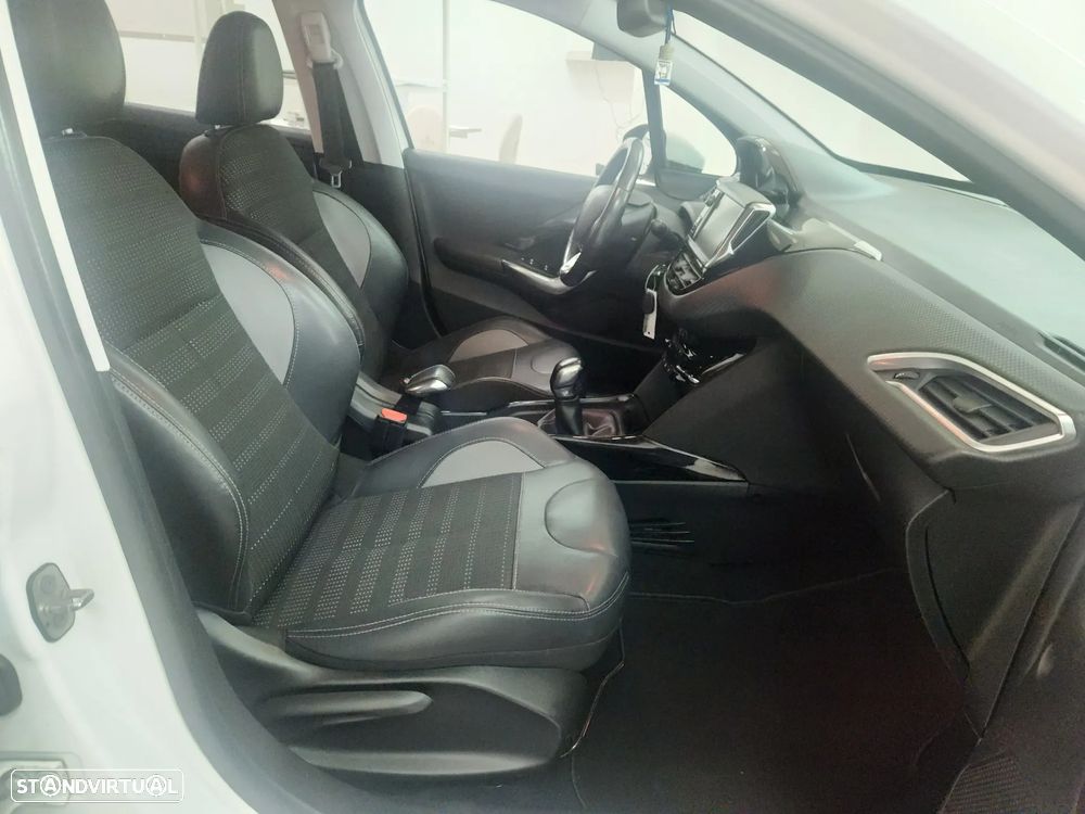 Peugeot 2008 1.2 PureTech Allure - 35