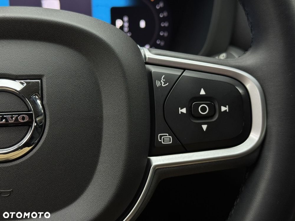 Volvo XC 60 B5 B AWD Momentum Pro - 25