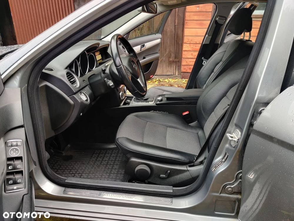 Mercedes-Benz Klasa C 250 T (BlueEFFICIENCY) 7G-TRONIC Avantgarde - 27