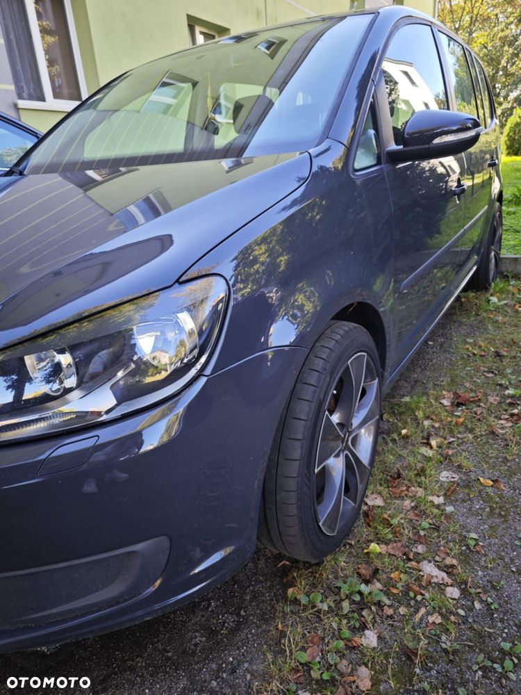 Volkswagen Touran - 11