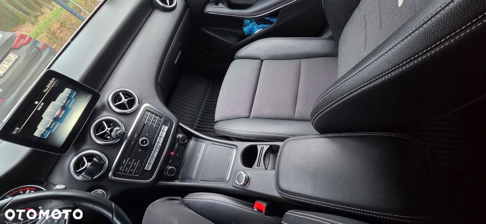 Mercedes-Benz Klasa A 180 7G-DCT Urban - 23