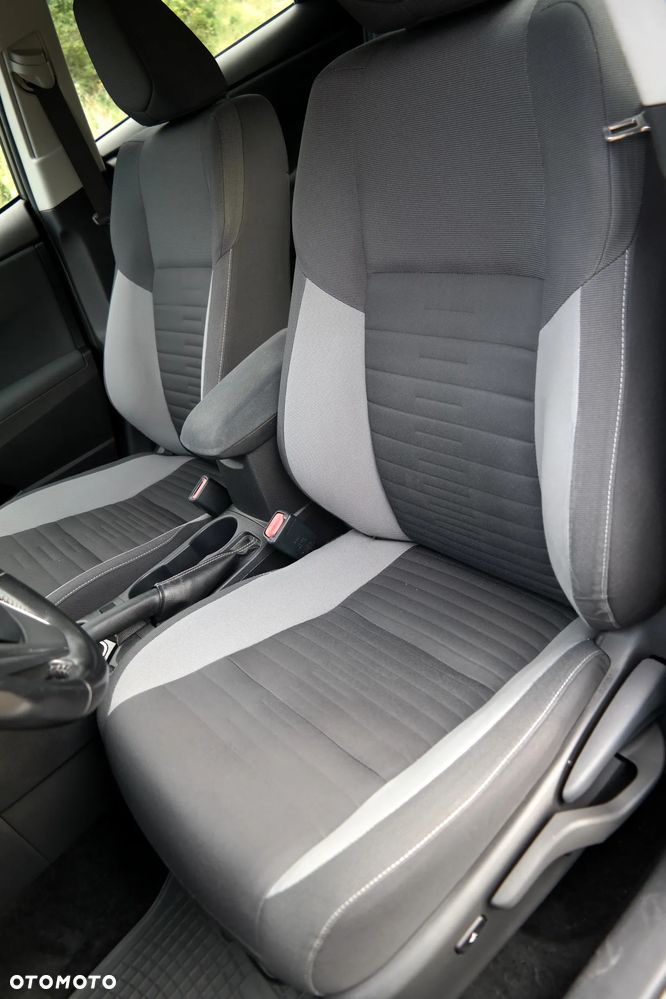 Toyota Auris 1.6 Premium - 11