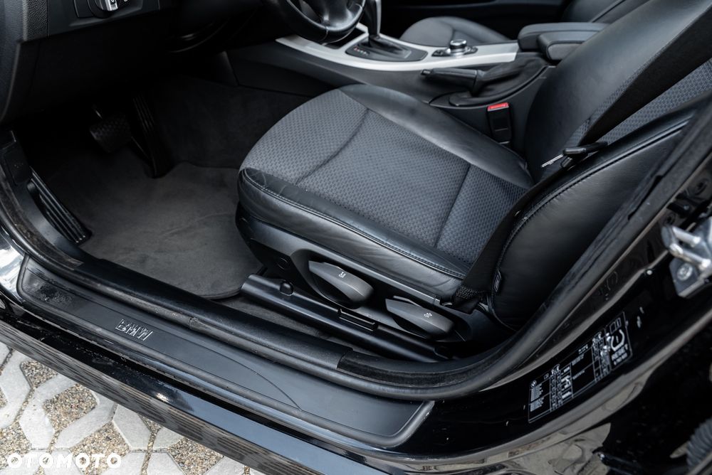 BMW Seria 3 320d xDrive DPF - 19