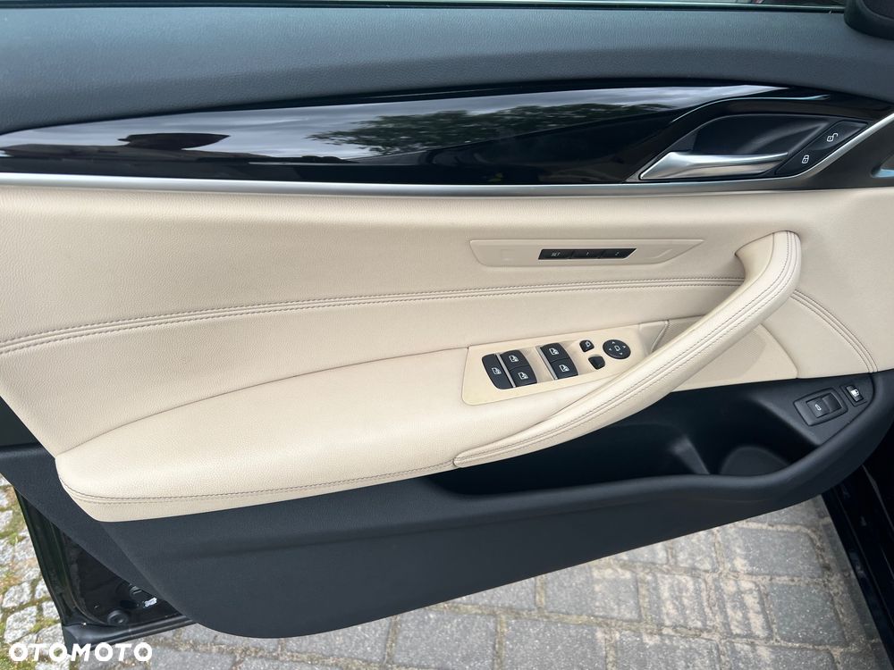 BMW Seria 5 530e xDrive - 22