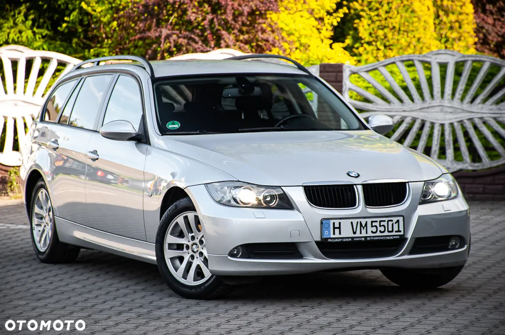 BMW Seria 3 318i Touring - 11