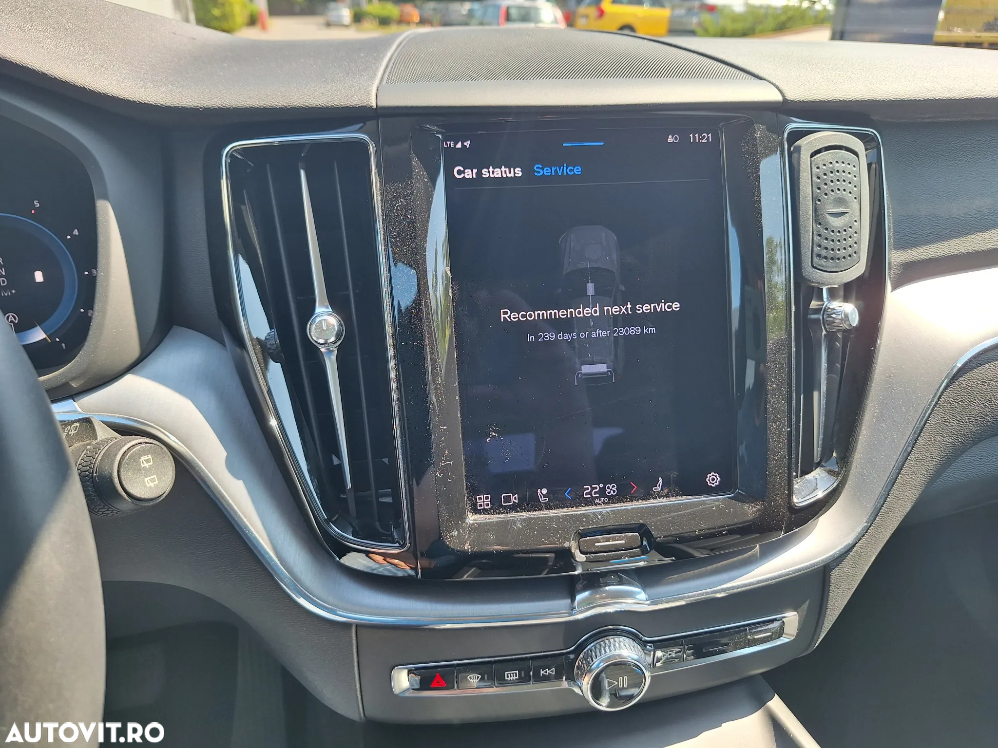 Volvo XC 60 B4 MHEV AWD Momentum Pro - 32