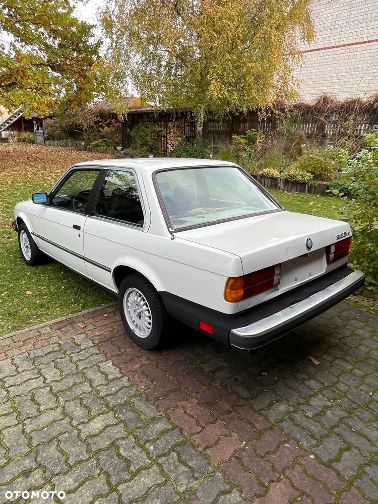 BMW Seria 3 ver-325e - 2