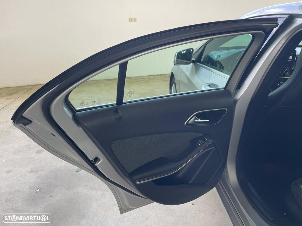 Mercedes-Benz A 180 (BlueEFFICIENCY) Urban - 19