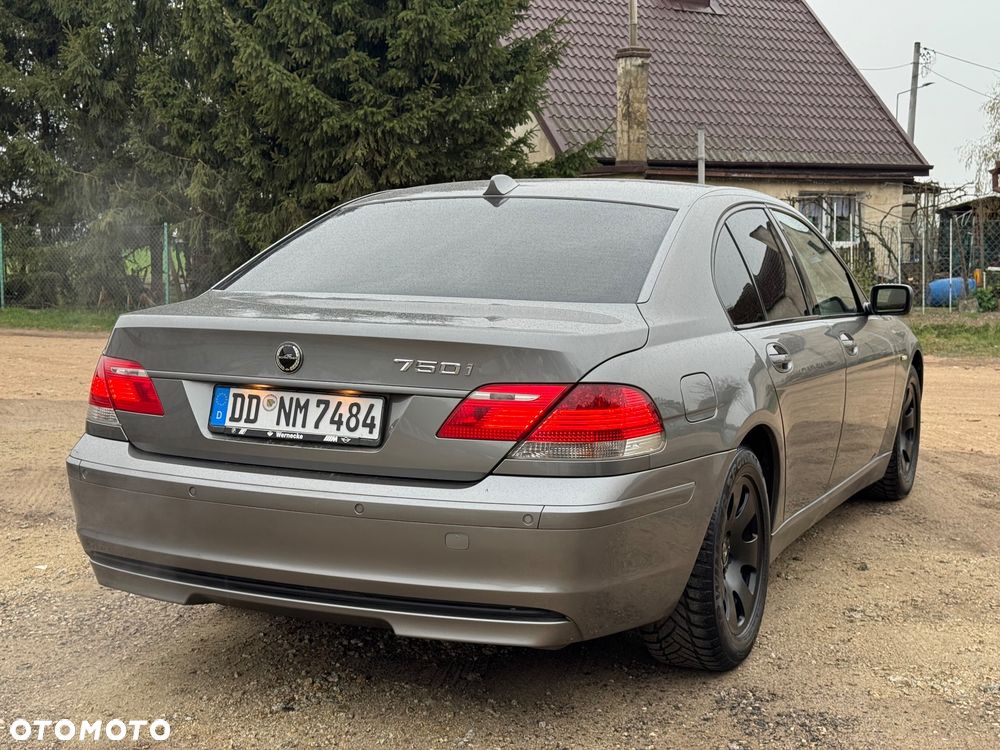 BMW Seria 7 750i L - 8