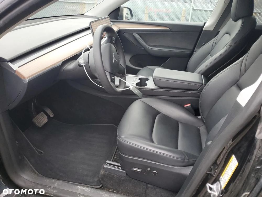 Tesla Y Long Range Dual Motor AWD - 8