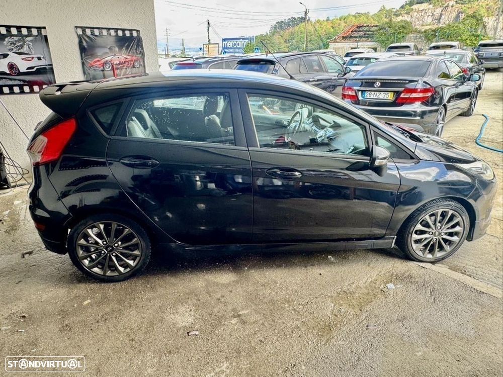 Ford Fiesta 1.5 TDCi STLine - 24