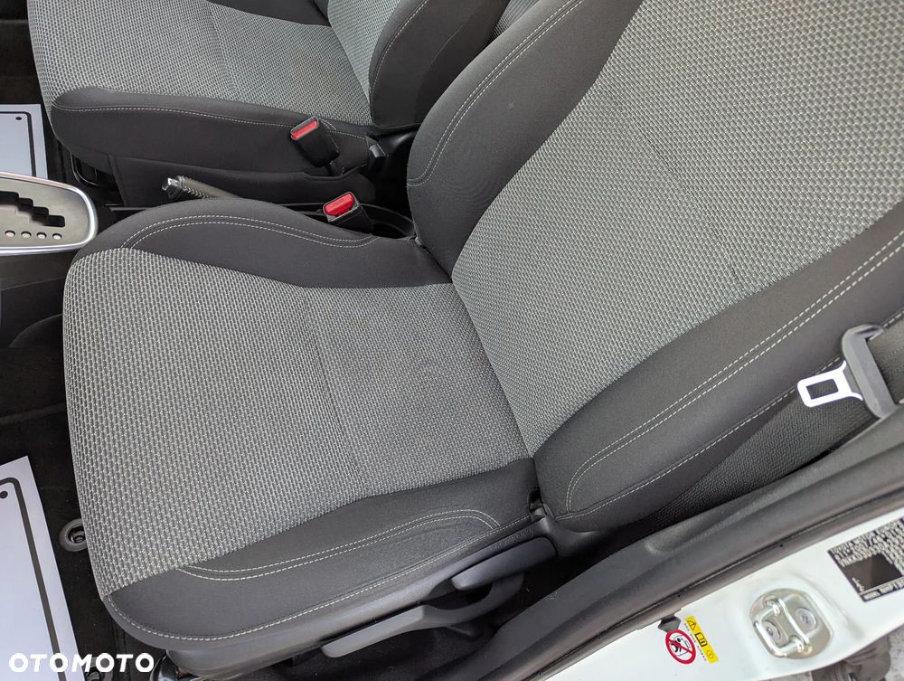 Toyota Yaris - 12