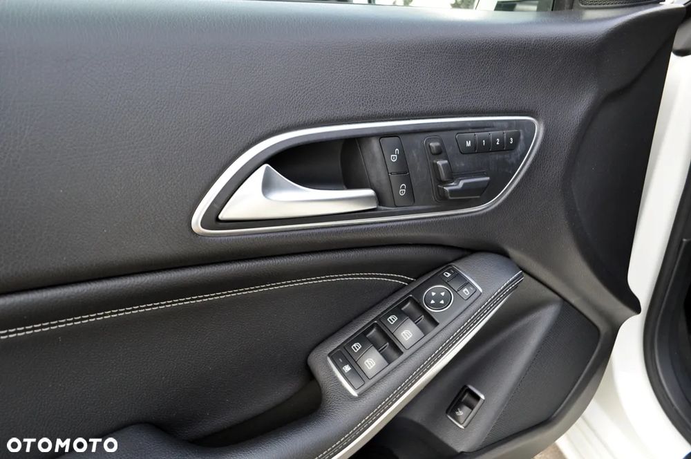 Mercedes-Benz CLA 250 4Matic 7G-DCT AMG Line - 18