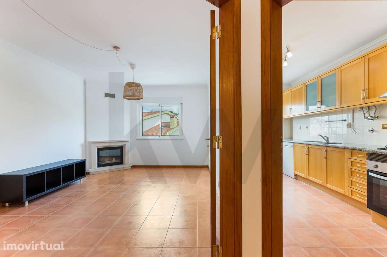 Luminoso T2 em Azeitão com Lareira e Vista Jardim - Grande imagem: 5/26