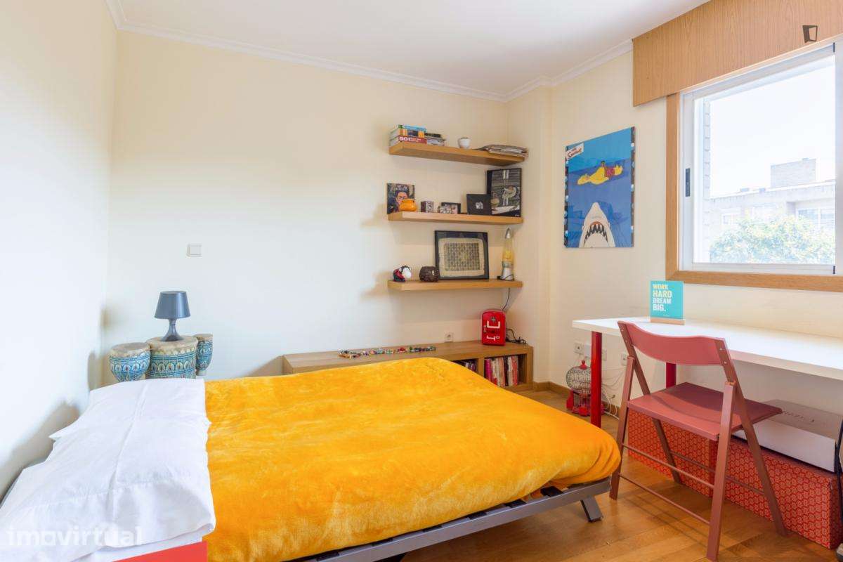 Apartamento com 2 quartos - localizado em Ramalde Porto - Grande imagem: 2/27