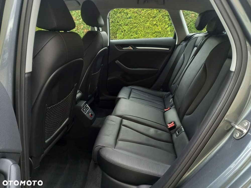 Audi A3 Sportback 1.6 TDI DPF S line Sportpaket - 25