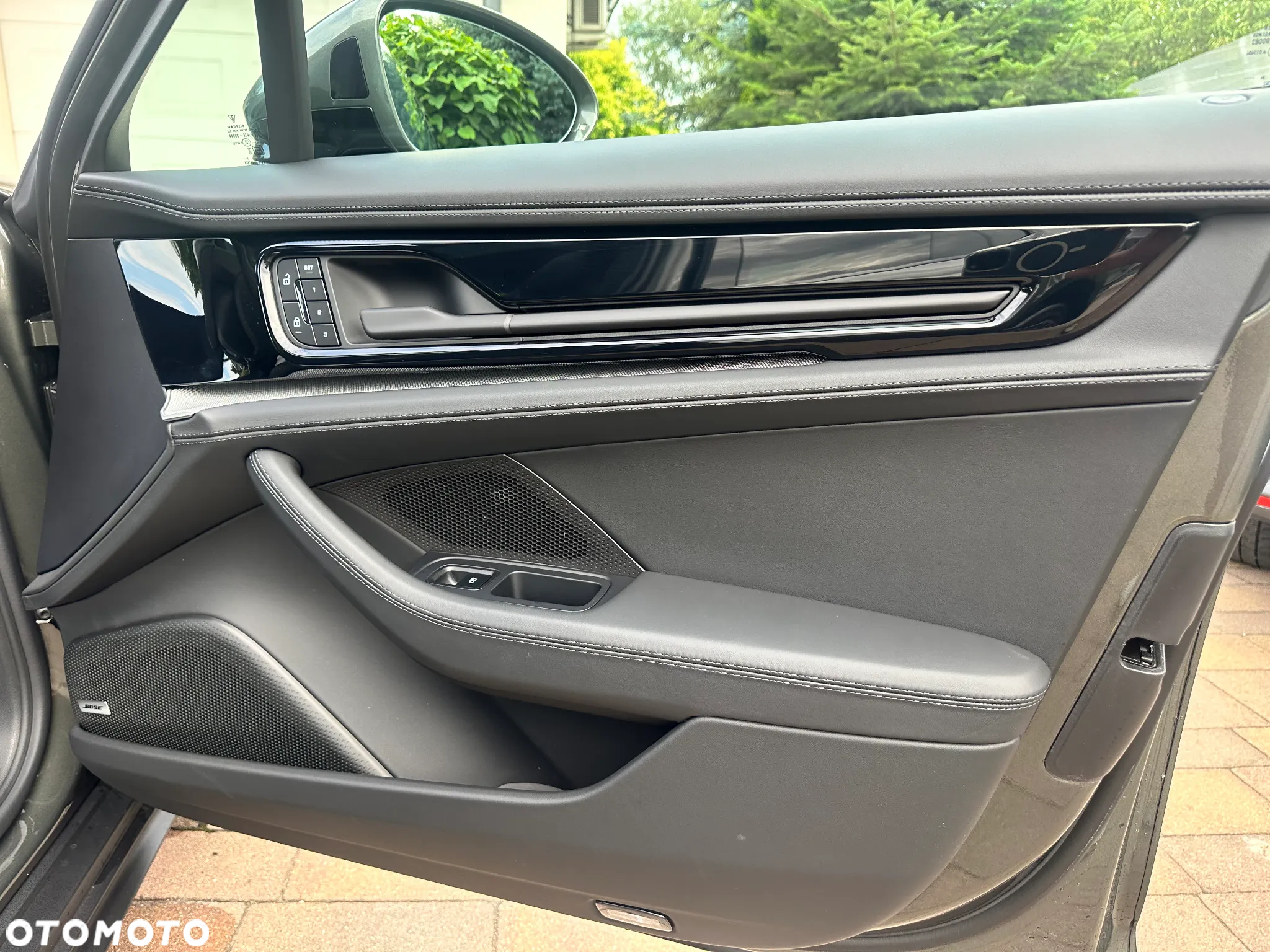 Porsche Panamera 4 E-Hybrid PHEV - 34